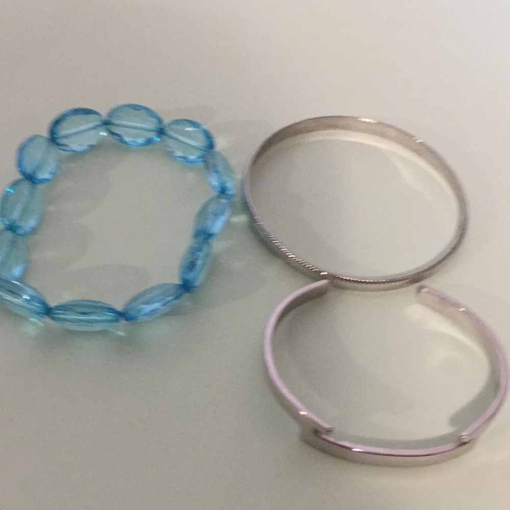 Three vintage bracelets silver and blue*